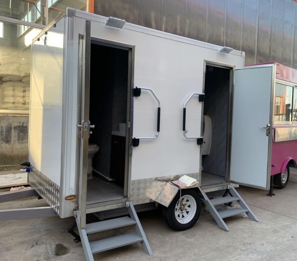 Hot Sale 2 Stalls Restroom Trailer Mobile Toilet Trailer Outdoor Bathroom