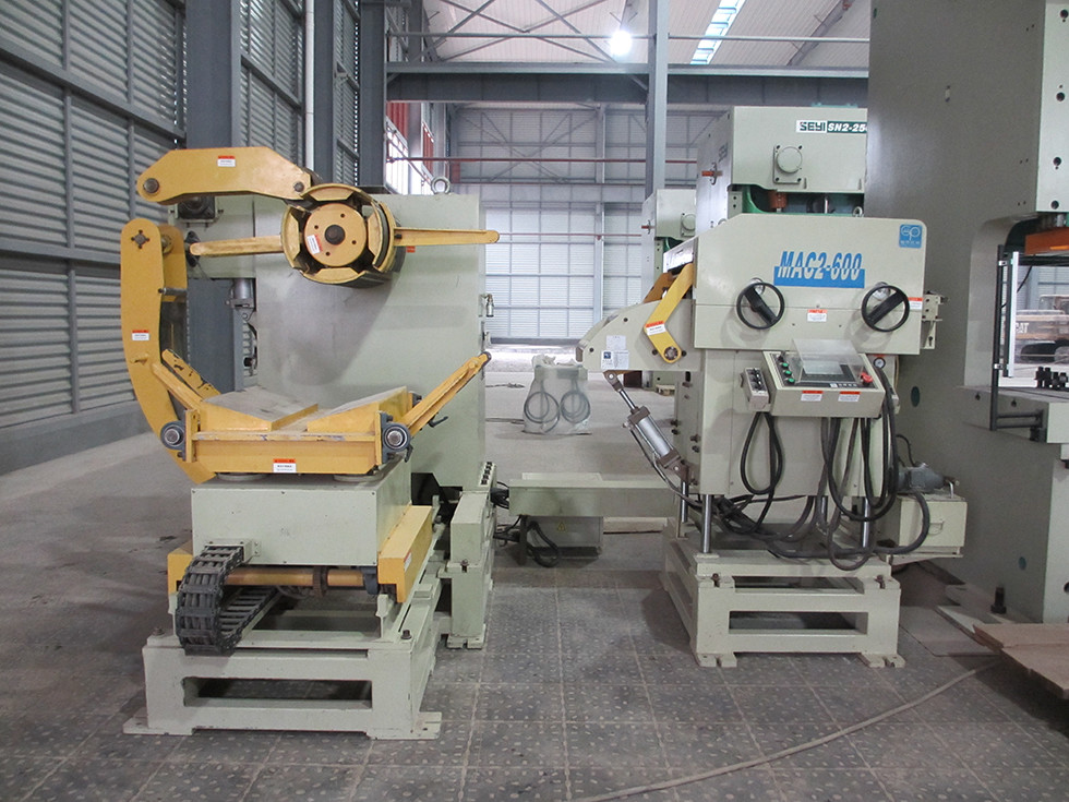 Automation Uncoiler Straightener Feeder High Speed Processing Machine