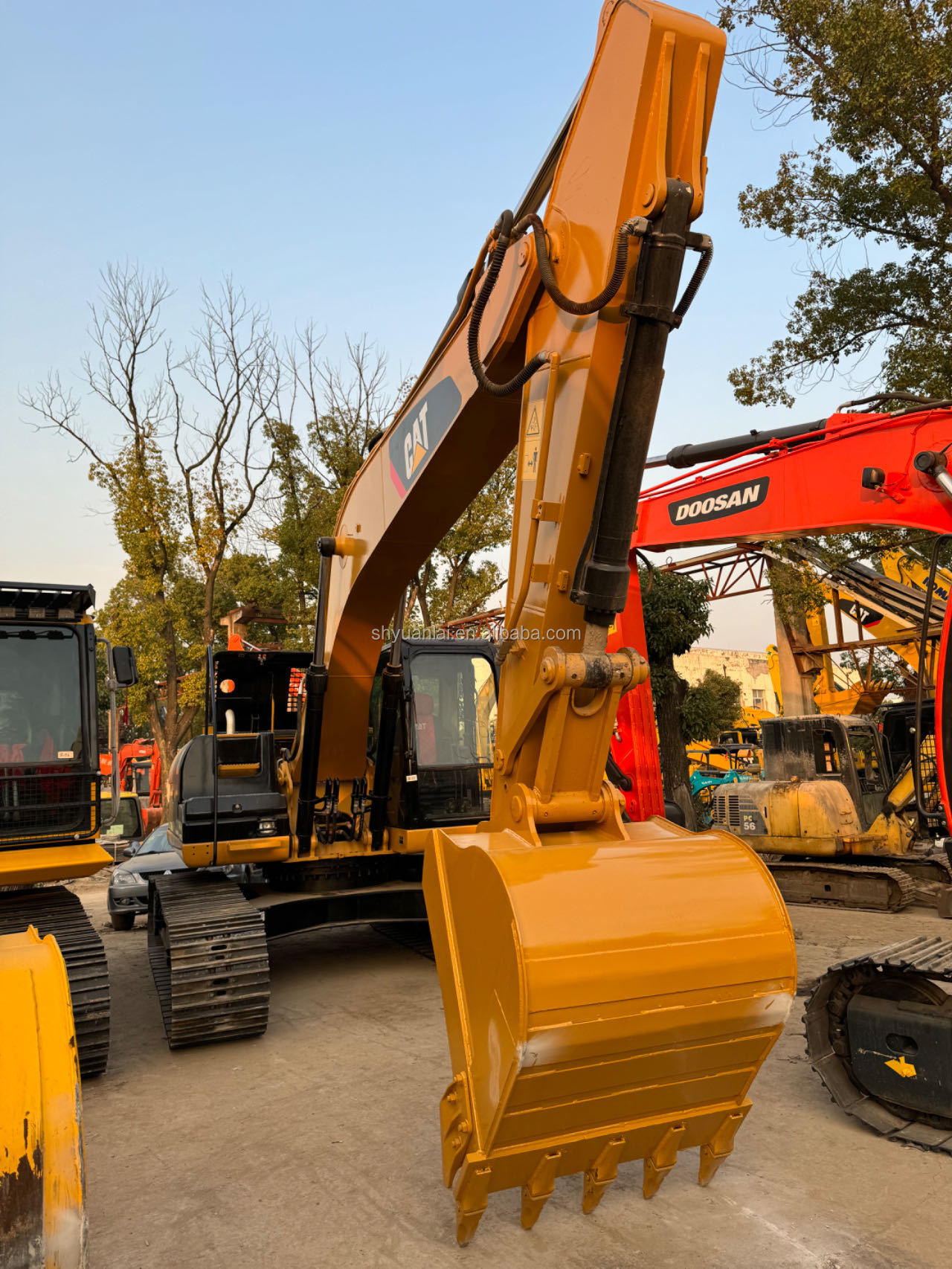 High Work Efficiency 20000 KG Second-Hand CAT320D2 Excavator with 0-2000 Working Hours