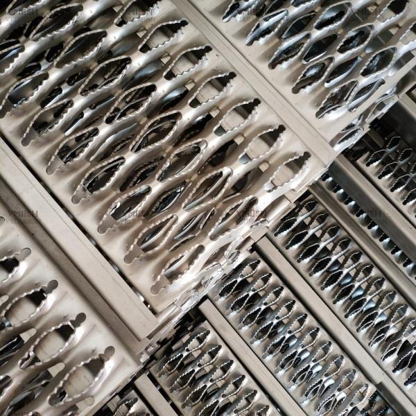 Buy cheap Thickness 2.0-4.0mm Grip Strut Plank Grating Diamond Plank Grating Slip Resistance from wholesalers