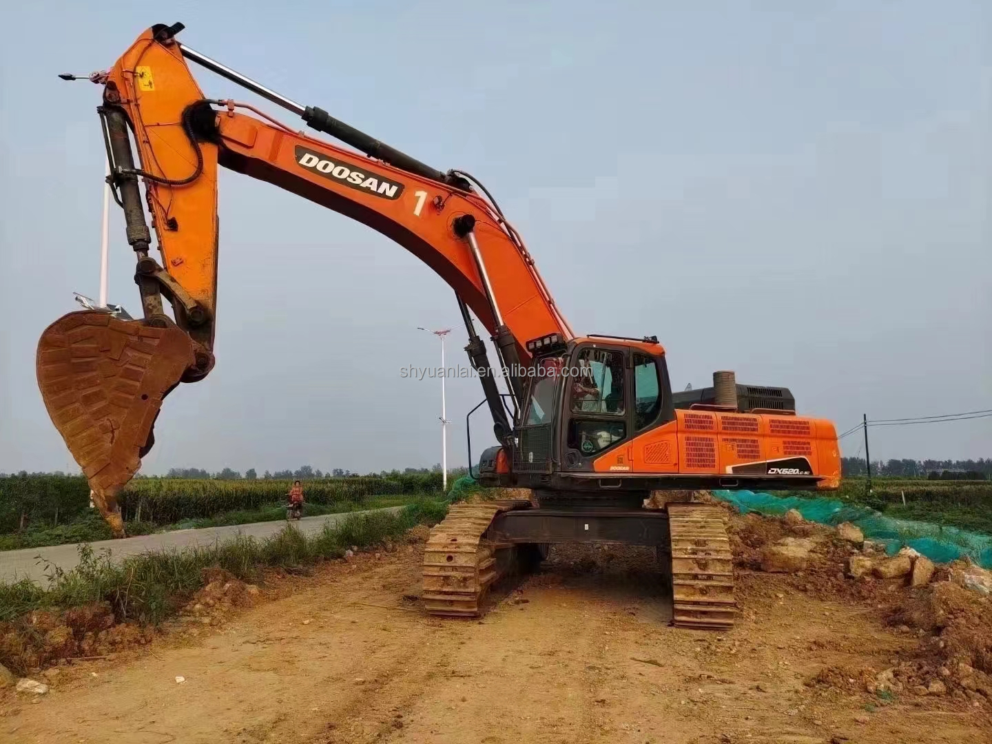 2019 Doosan520 Excavator The Ultimate Earthmoving Machine for Heavy-Duty Construction