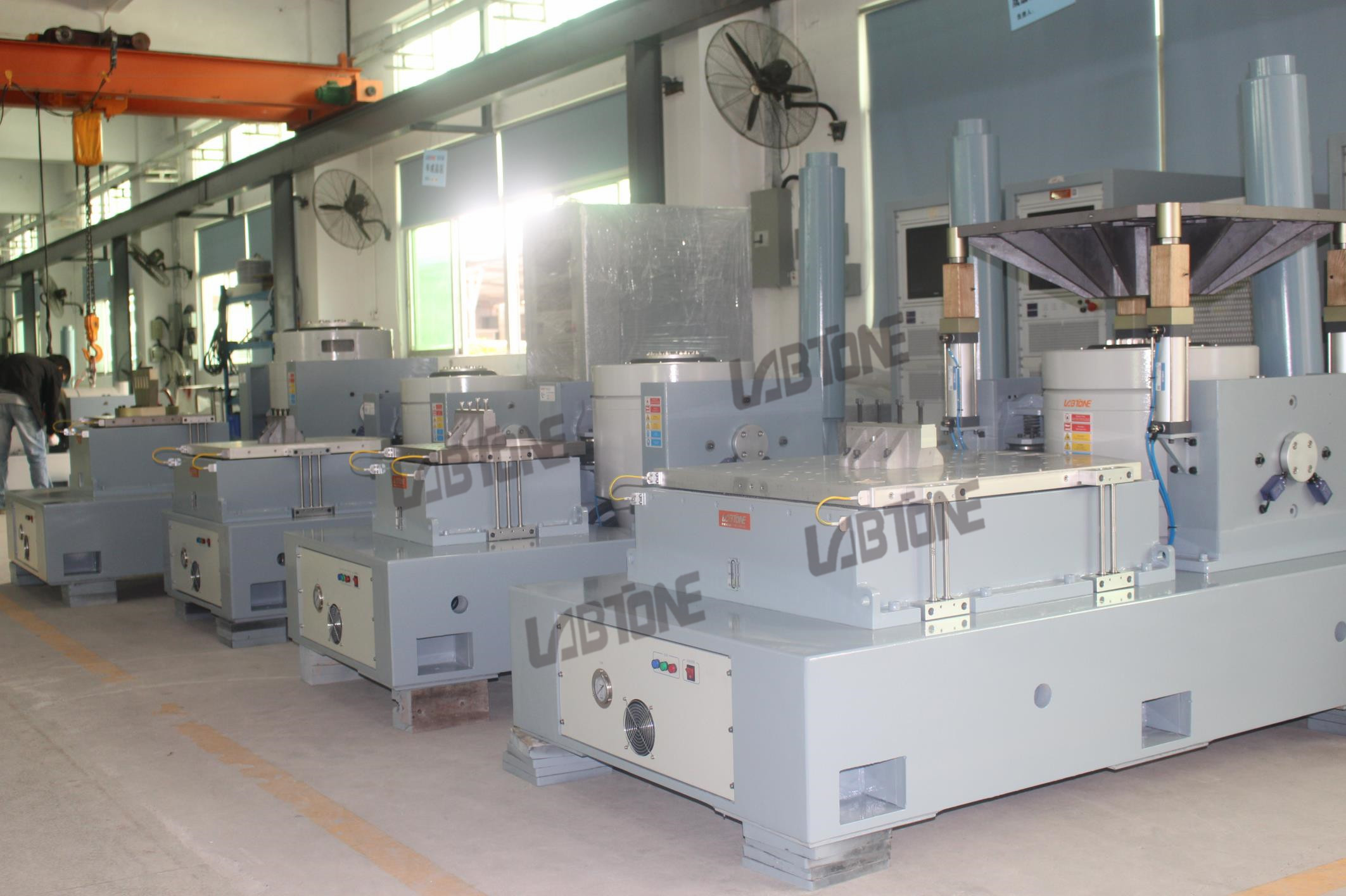 PCB Vibration Test , Battery Vibration Test Machine with 2000kg.f Exciting Force