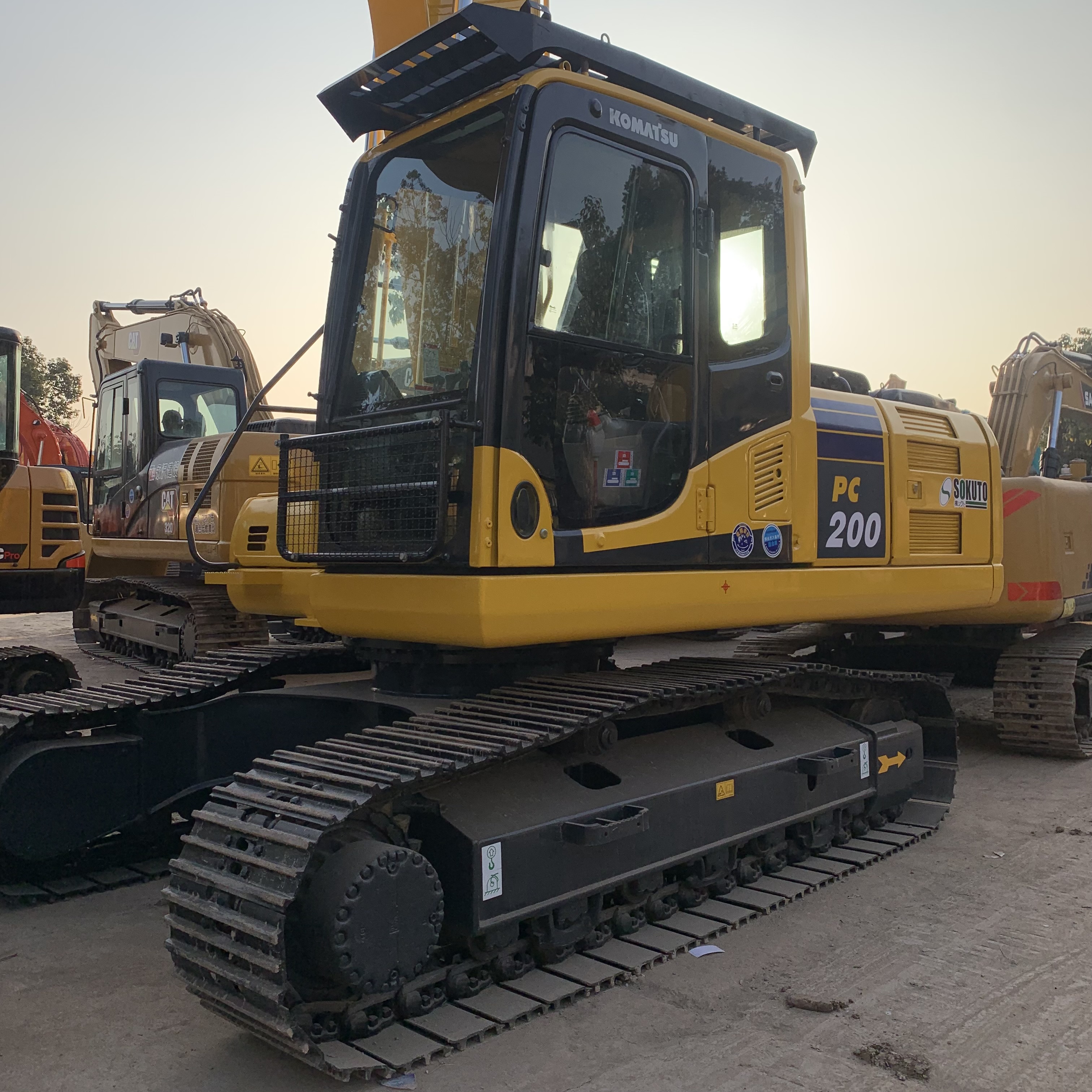 110KW Used Komatsu PC200-8 Excavator with Cummins Engine Hydraulic Crawler Excavator