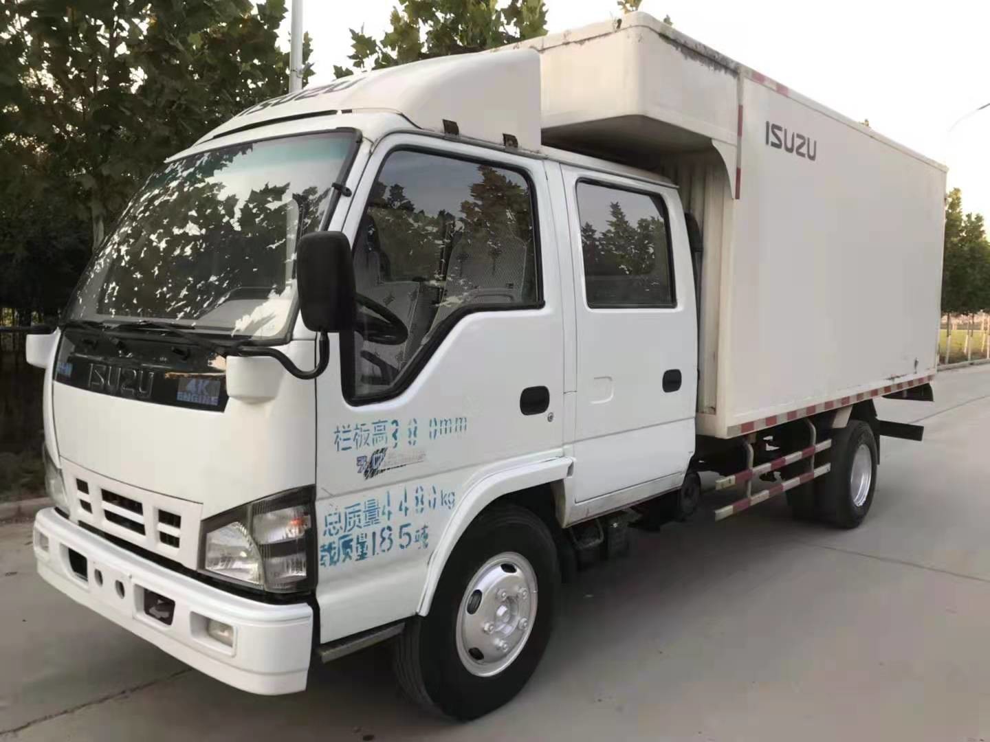 26ft Box Truck 4X2 Isuzu Refrigerated Van Truck Reefer Truck