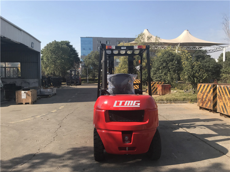 Adjustable Seat 4.5 Triple Mast Forklift , Warehouse Forklift Trucks 1 Year Warranty