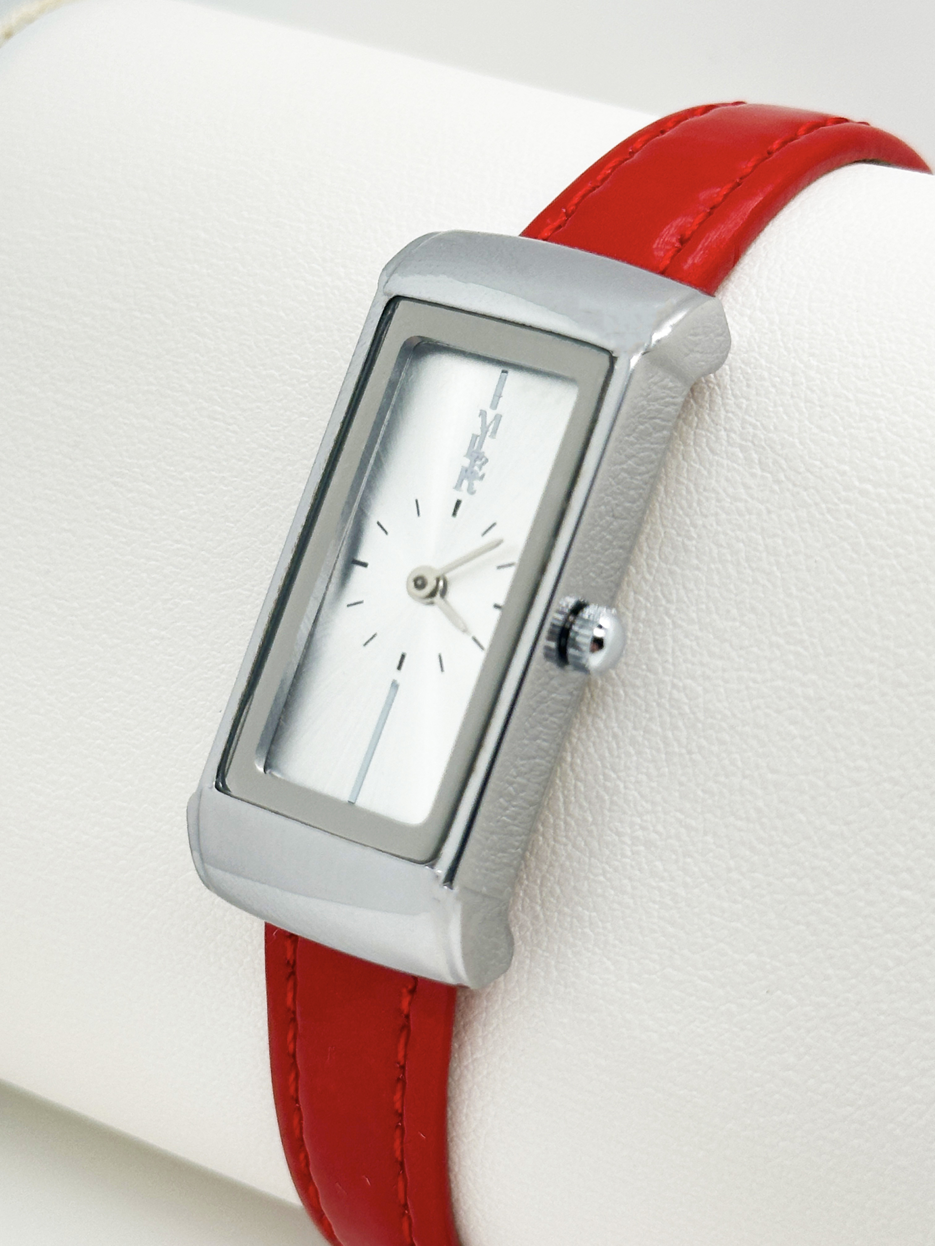 Exquisite Quartz Female Wrist Watches With 30m Water Resistance