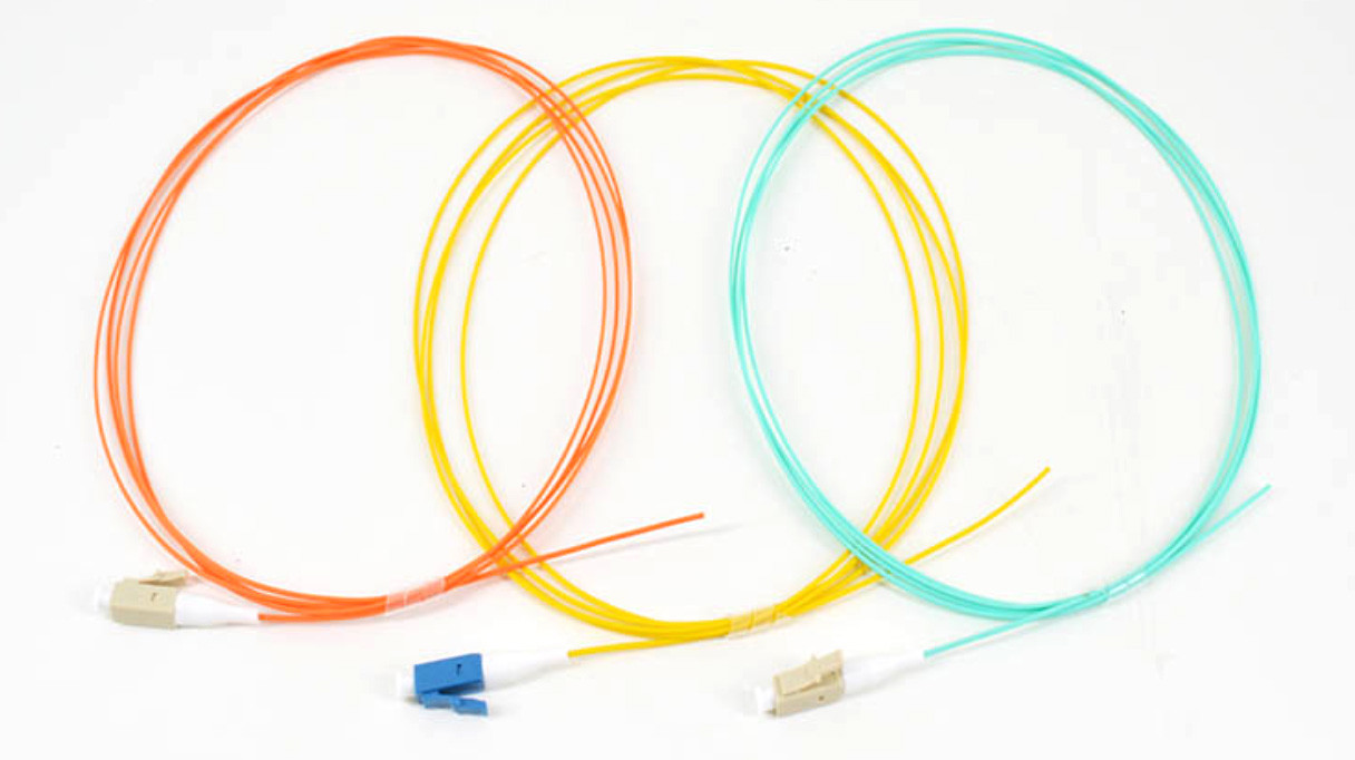 2.0 m Fiber Optical Pigtail Multimode LC Simplex Pigtail Connector 62.5 / 125