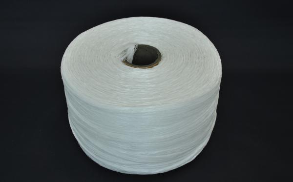 White SGS Wire Cable PP Filler Yarn 80000D Breaking Strength 0.2-1.4g/D Filler