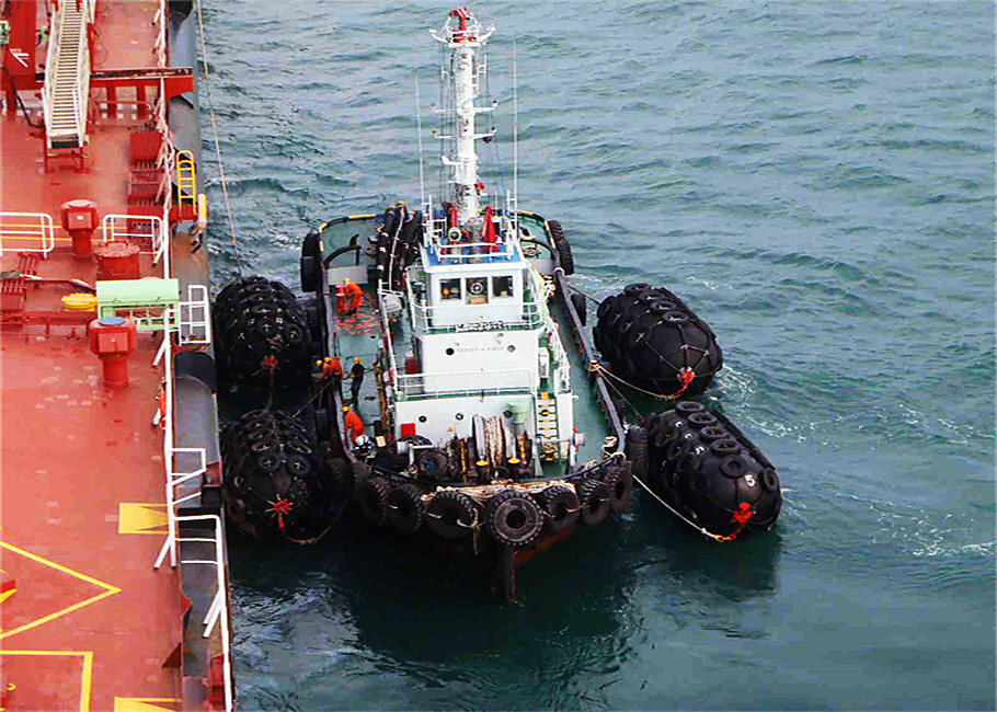 Pneumatic Marine Fender Yokohama Inflatable Natural Rubber Fender With Chain Net