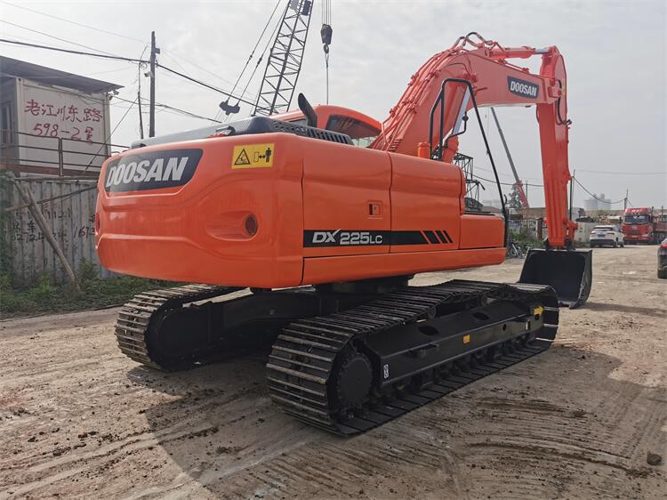 Good Condition Doosan DX225 Crawler Excavator 115 KW 1289 Working Hours Made in Korea