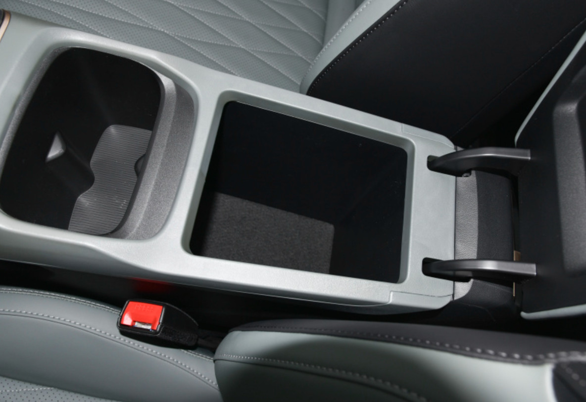 Changan Yida 2023 Lanjing NE 1.5T GDI DCT Linghang Version 4 door 5 seats Saloon Compact Car
