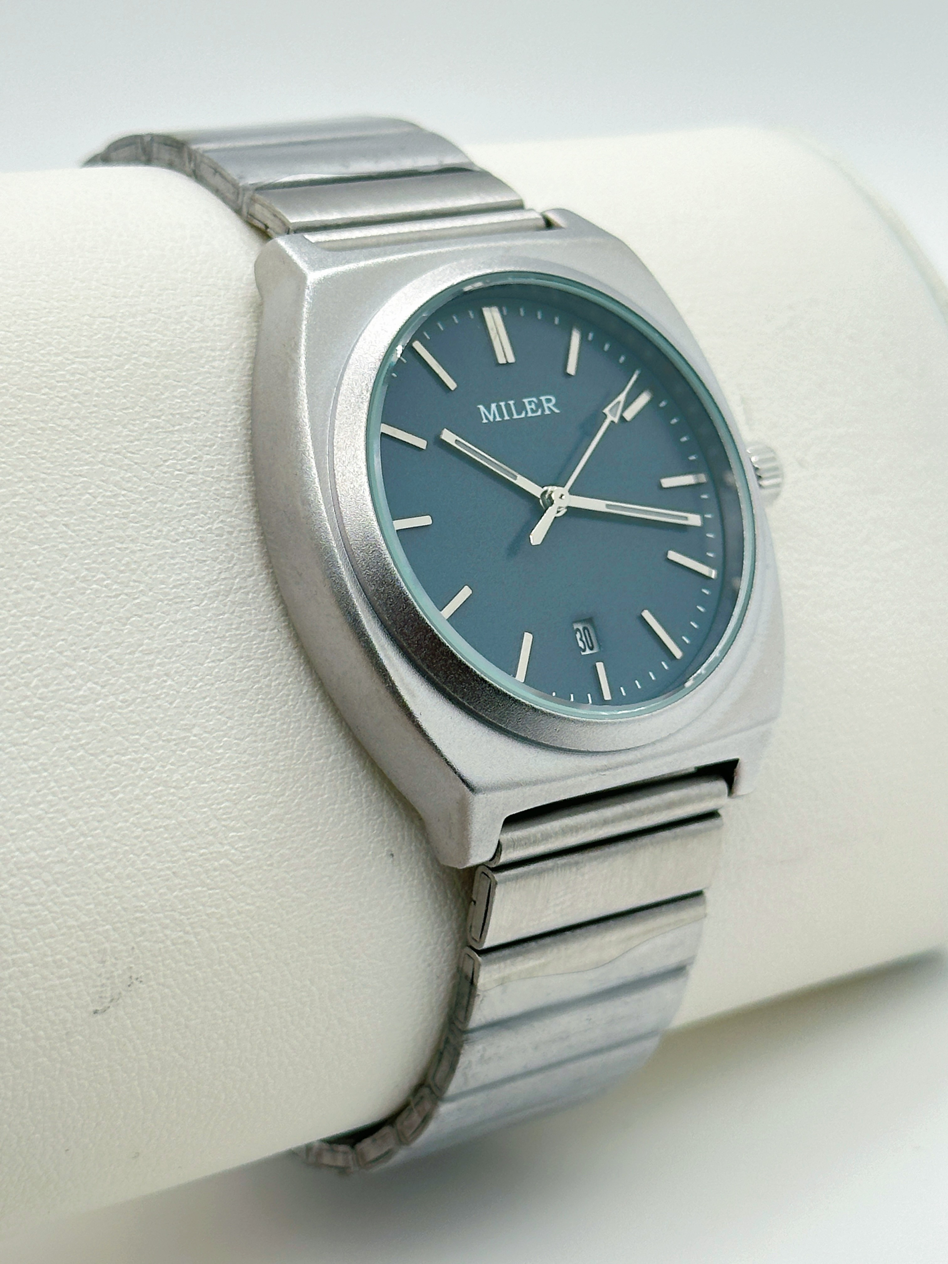 18mm Classic Stainless Steel Strap Watch Water Resistant To 30m With Luminous Hands