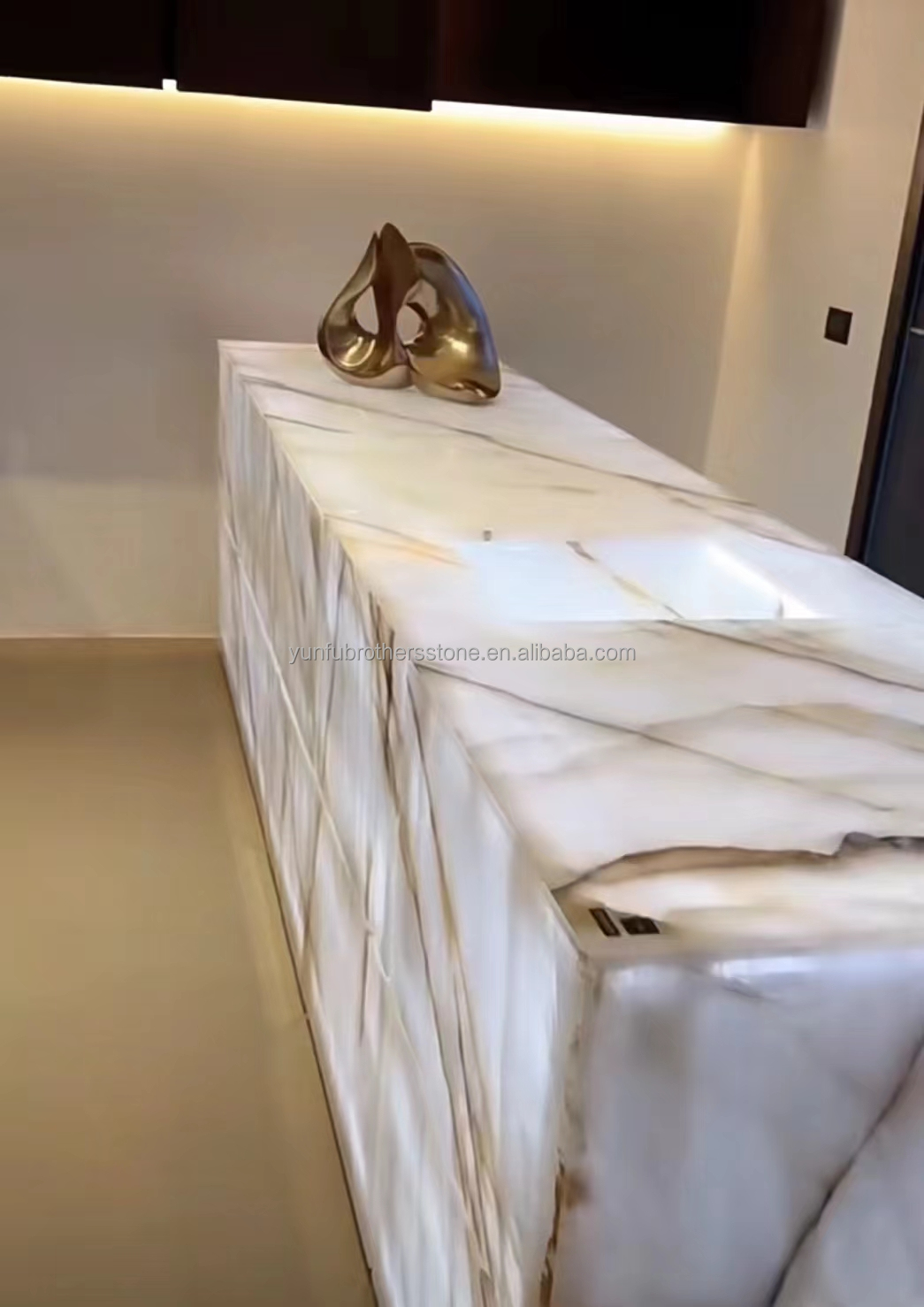 Translucent Cristallo Countertop Onyx Marble Table in Modern Design for Luxury Dining