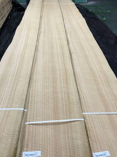 Figured Eucalyptus Sliced Wood Veneer for Panel Door and Furniture Industry from