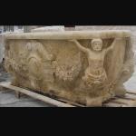 Hotel Deocration Beige travertine bathtub with figure statue carving for
