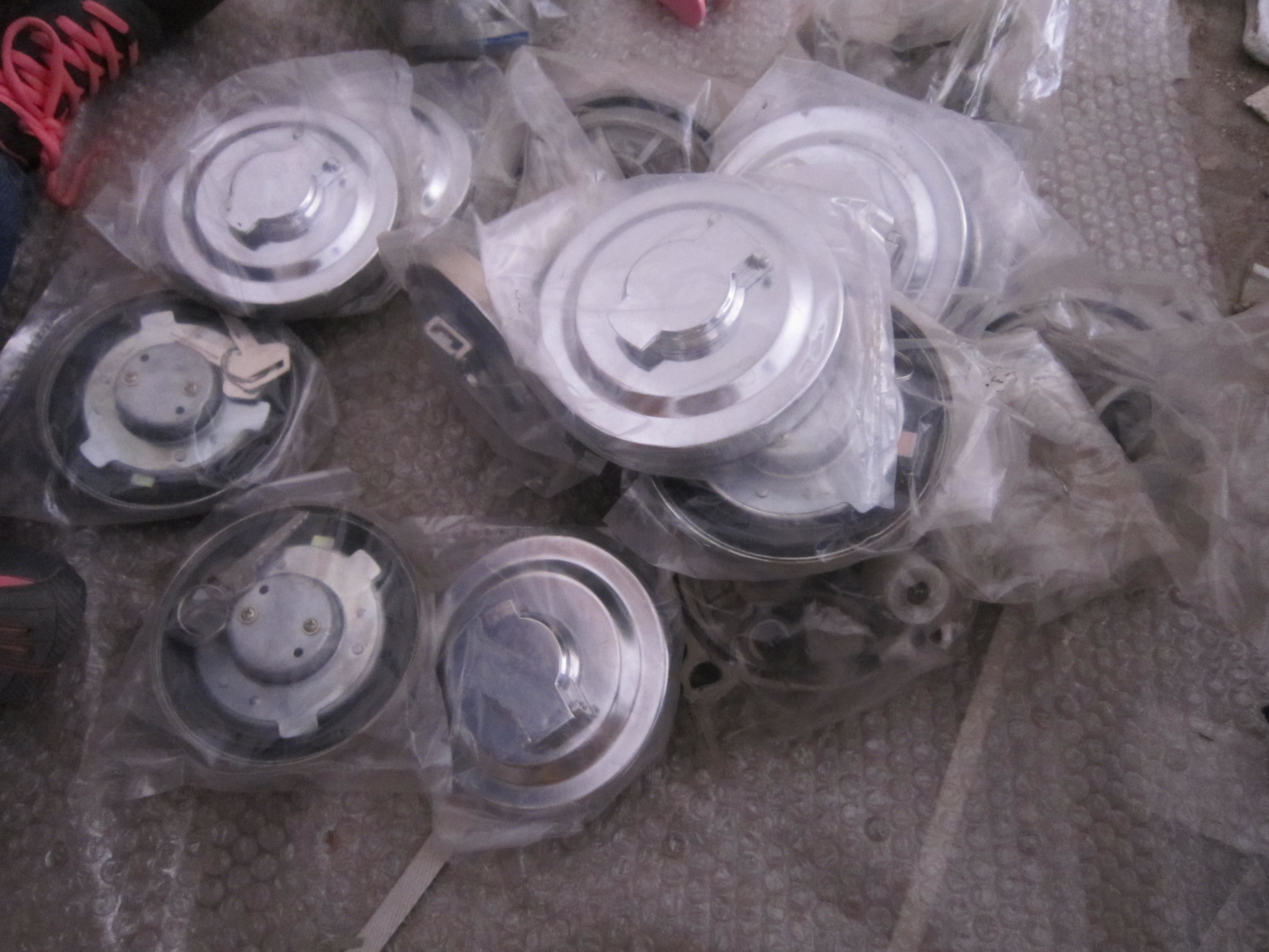 Shantui spare part fuel tank cap 23Y-04B-02000 for SD22 machine .13608911058@139.com