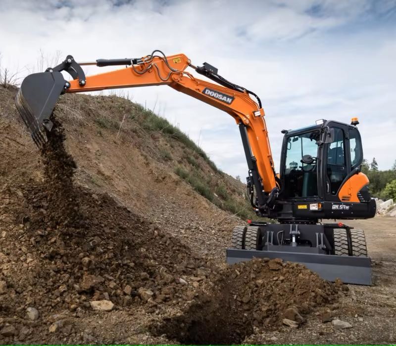 DX55W-7 Mini Wheel Excavator 0.175m3 Doosan Hydraulic Excavator