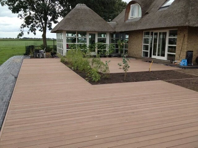 Olive Green Cracking Prevention Solid Floor Deck Outdoor Anti Slip Wpc Plank Flooring