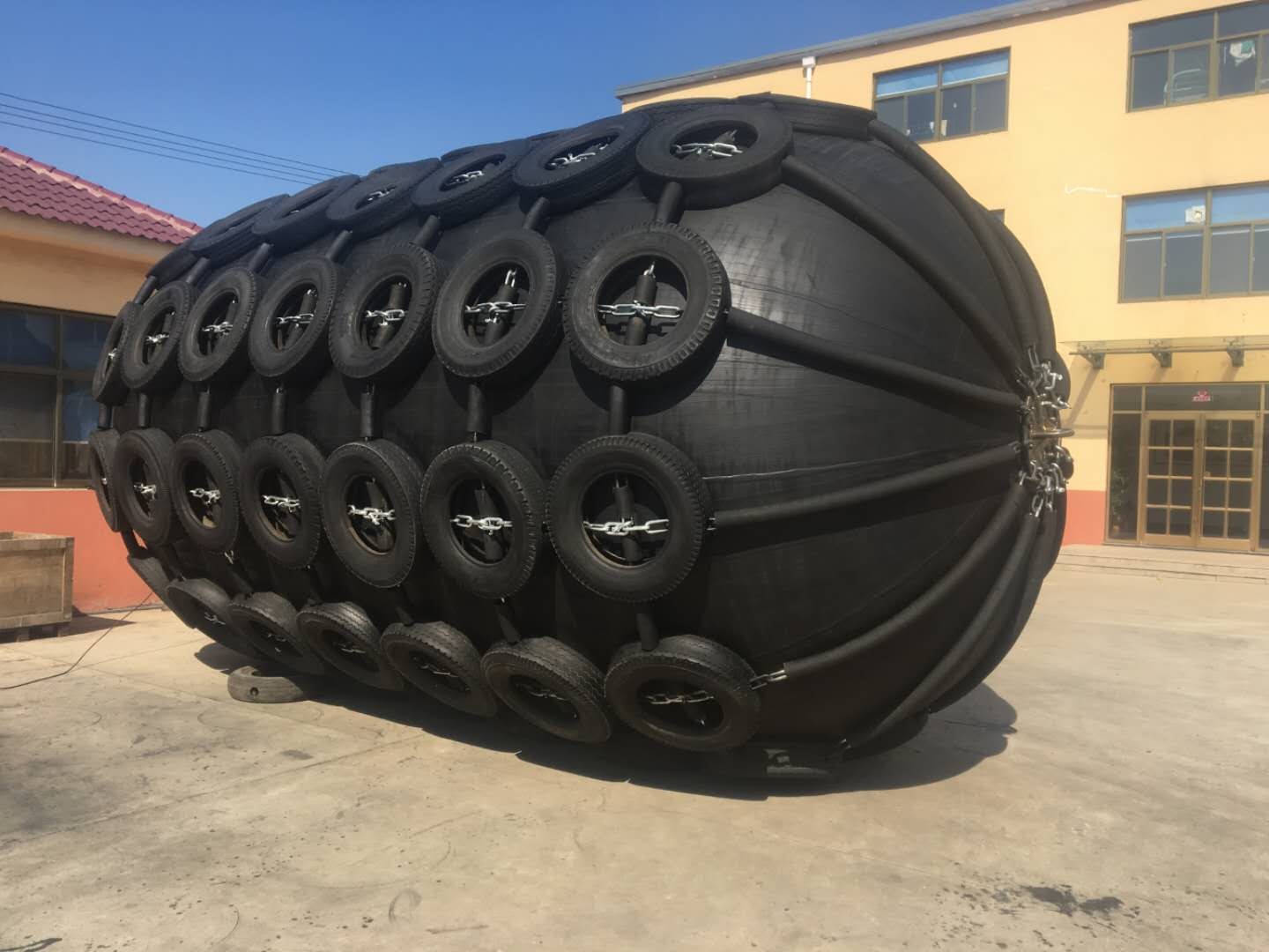 2500mm*5500mm Aging Wear Resistant Floating Ppneumatic Fender For Ship Wharf