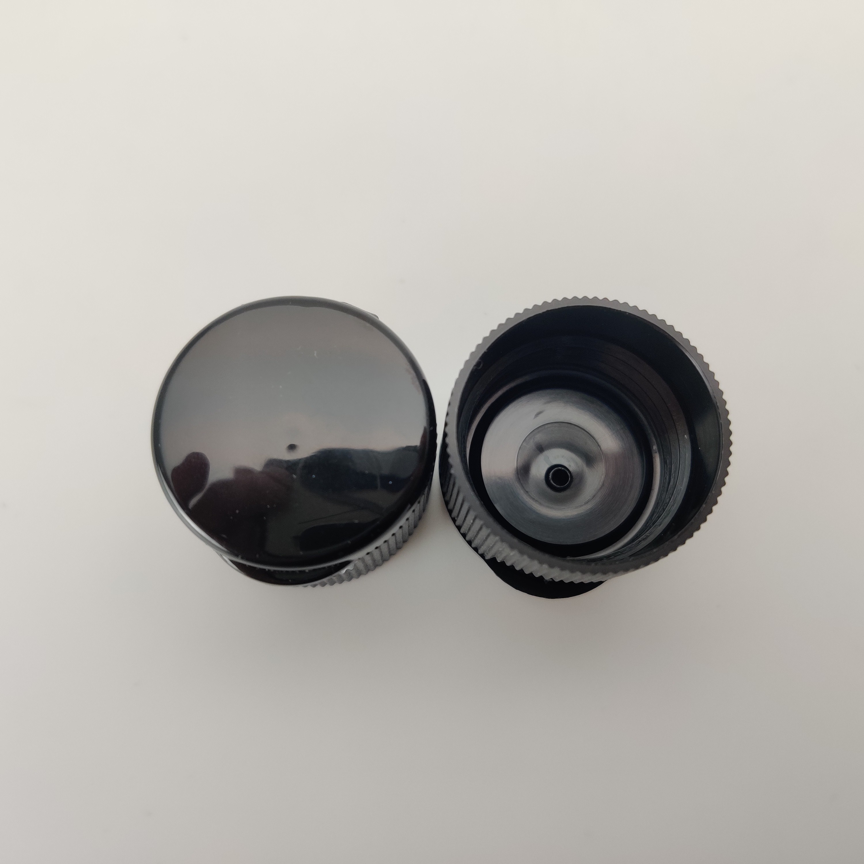 Black No Spill 24/410 Flip Top Lid , Smooth Wall Soap Bottle Cap