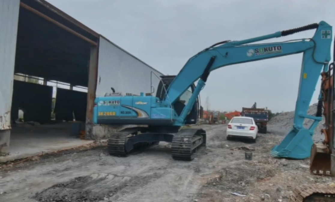 Kobelco SK200D Used Excavators 20 Ton Tracked Earth Moving Machine