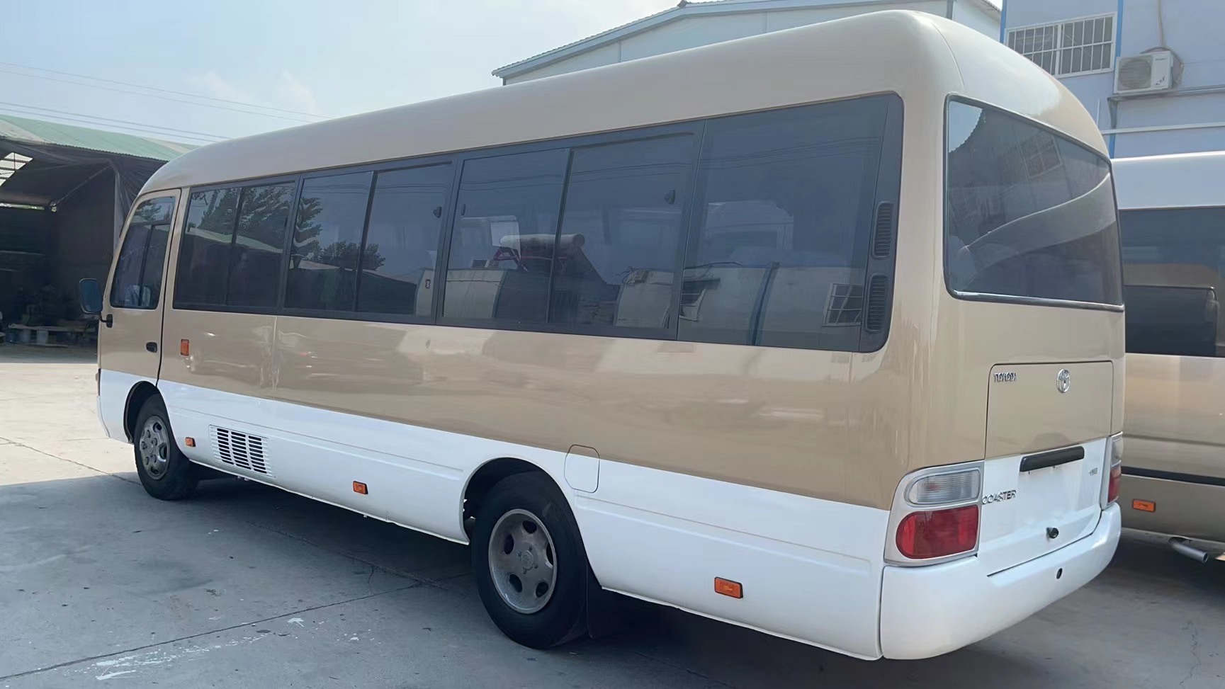 Used and Second hand 26 seats 29 seats Bus Coaster Buses with Emission Euro 3 Optional