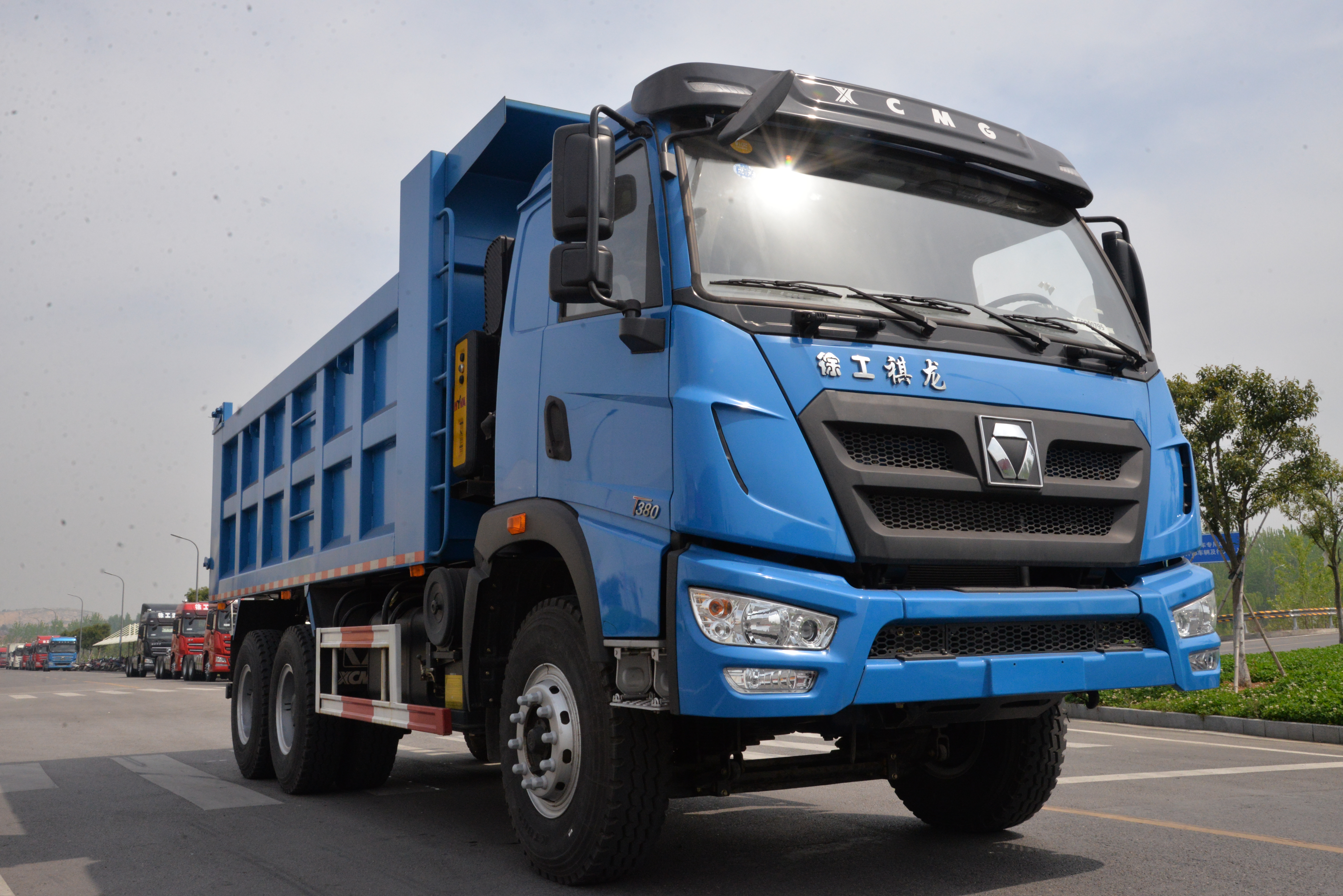 Dump truck