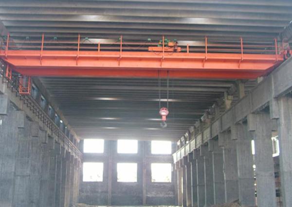 Double Girder Electric Overhead Travelling Crane 30T Smooth Operation Long