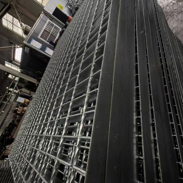 Buy cheap Heavy Duty Galvanized Safety Grating Non Skid Grating with Corrosion Protection from wholesalers