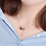 3.9 gram 0.48X0.84in Angel Eyes Necklace Custom Light Projection Necklace ODM