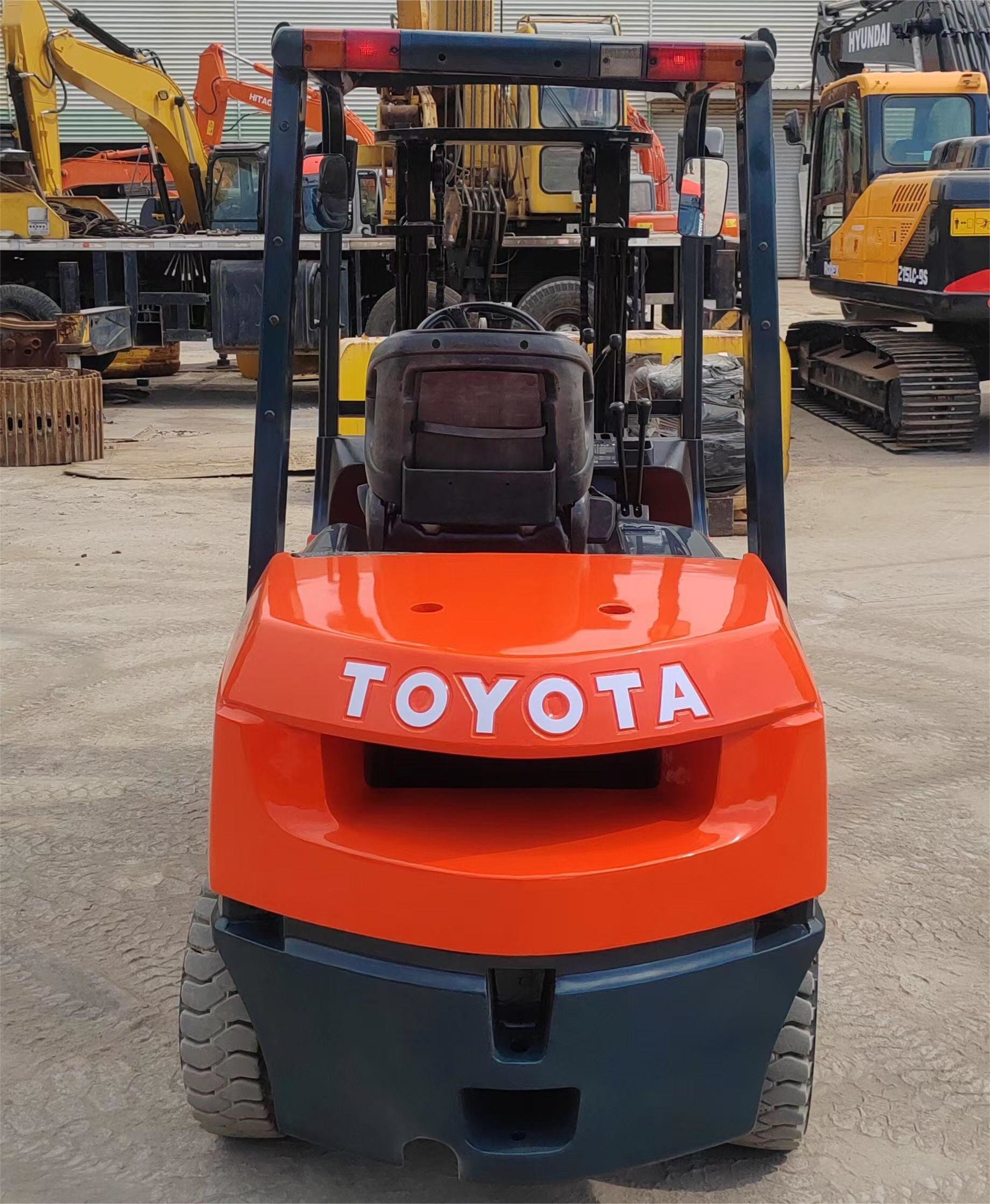 Secondhand Diesel Toyota 3 Tonne Forklift Standard Stage With Container Mast