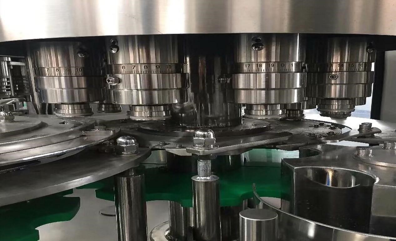 Carbonated Sparkling Water Soft Drink Filling Machine Production Line 2500BPH - 14000BPH