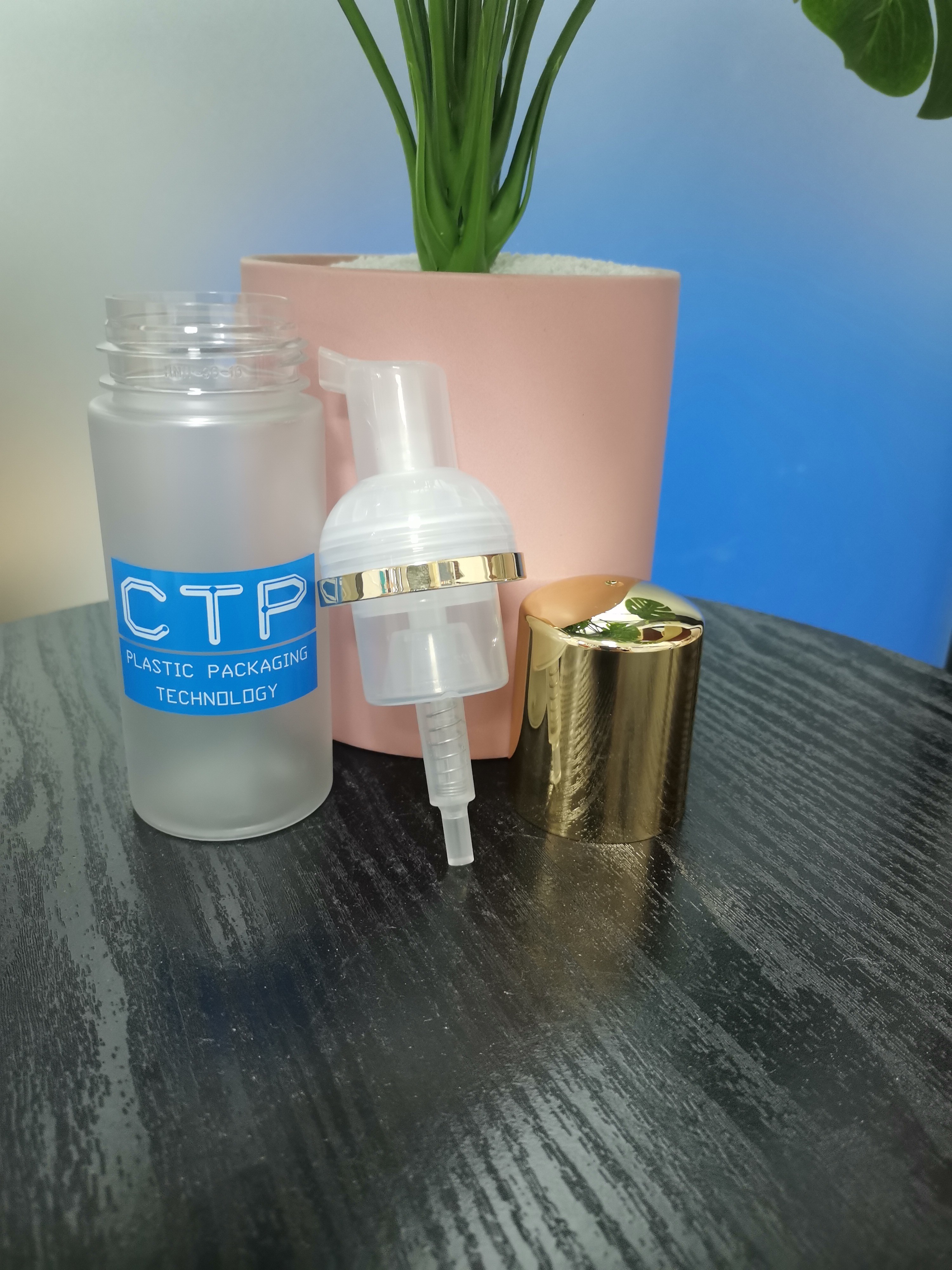 Plastic Foam Pump Dispenser Screw On Closure Refillable Non Slip Base 2.0MM Gasket