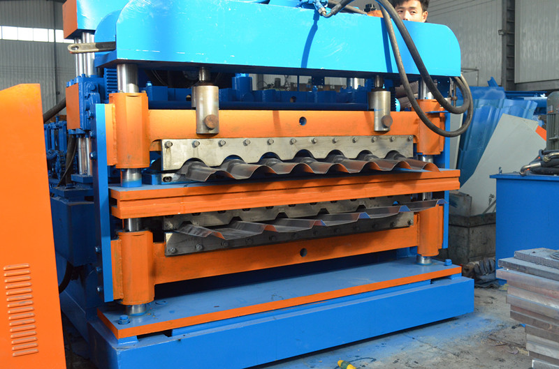 Double layer roll forming machine