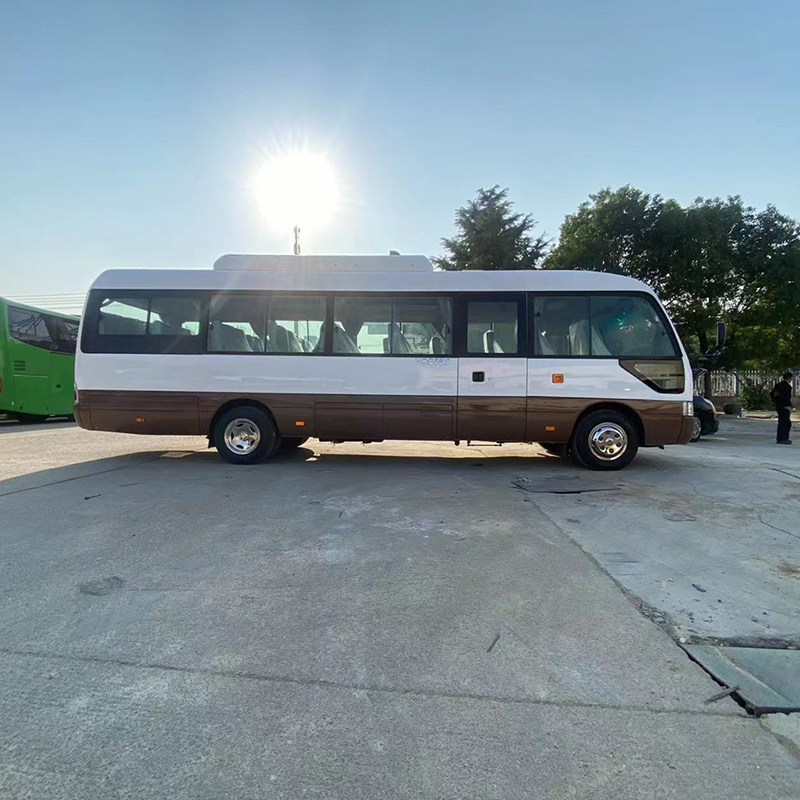 LHD RHD 30 Seats Toyo ta Coaster Bus with 70L Fuel Tank and 4500-6700ml Displacement