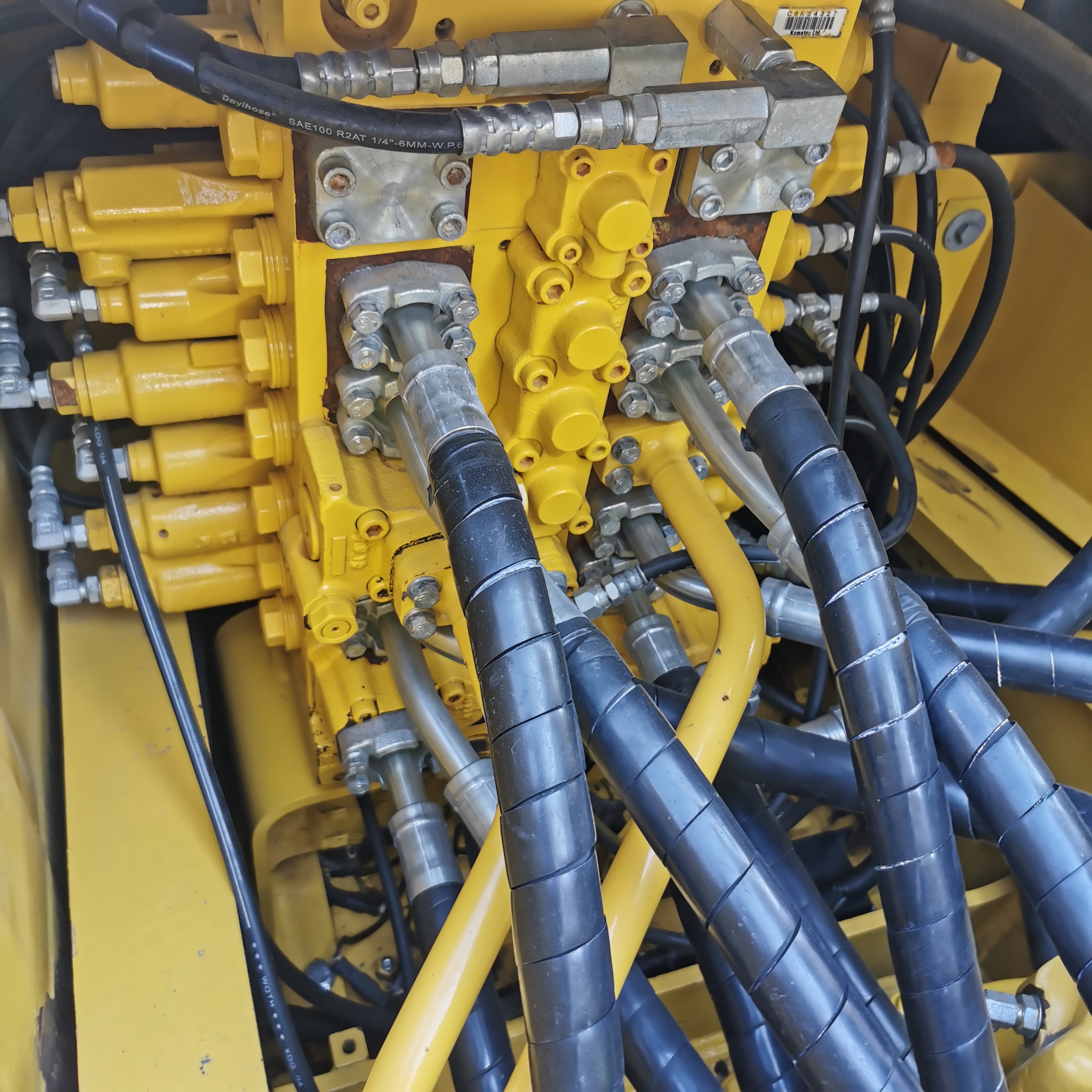 19900 Operating Weight Used Komatsu Pc200 Crawler Excavator with 0-2000 Working Hours