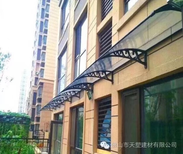 Polycarbonate Sheet Waterproof Window Canopy with 1000mm Width and Black Bracket Color