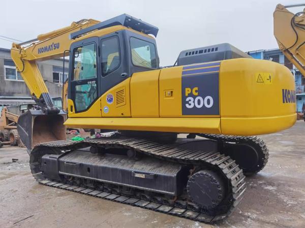Buy cheap 1.4m3 Bucket 30t Hydraulic Crawler Used Komatsu Excavator PC300-7 from wholesalers