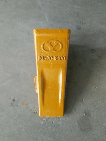 Buy cheap Excavator Komatsu PC200 Mini Digger Bucket Teeth Tooth 205-70-19570 from wholesalers