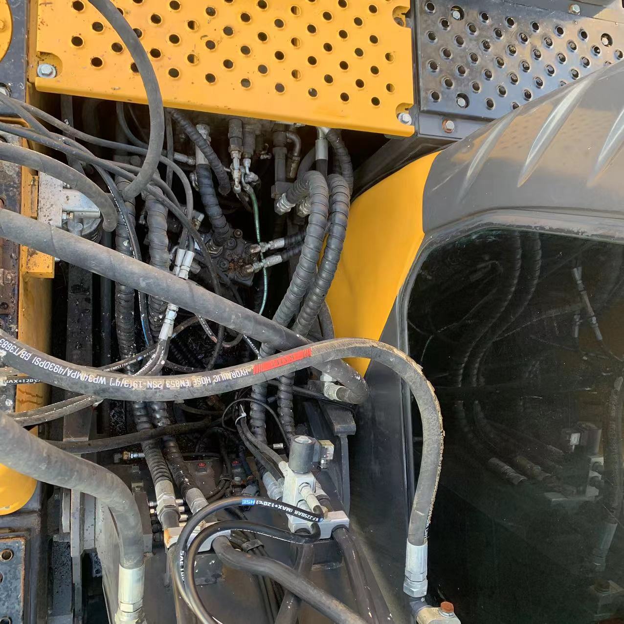 Volvo EC140 14 Ton Mini Excavator with ORIGINAL Hydraulic Cylinder 2018 Good Condition