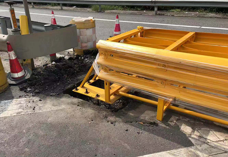 Roadway Safety And Outdoor Security Traffic Barrier Crash Cushion