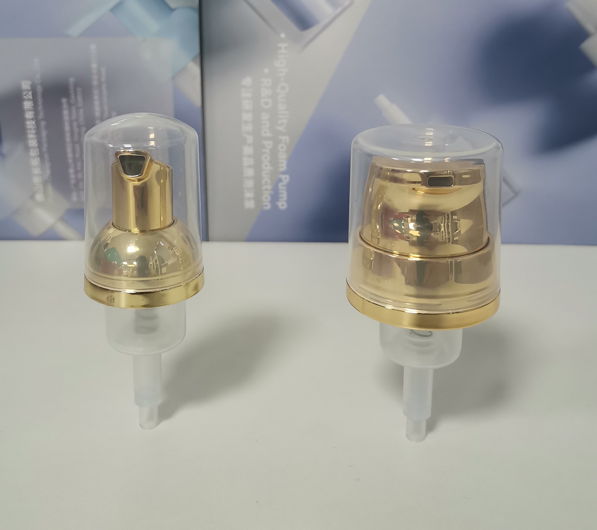 Colorful Recyclable Mini Foam Pump Dispenser 0.4 Cc Foam Output Electroplating Colour Customized Com