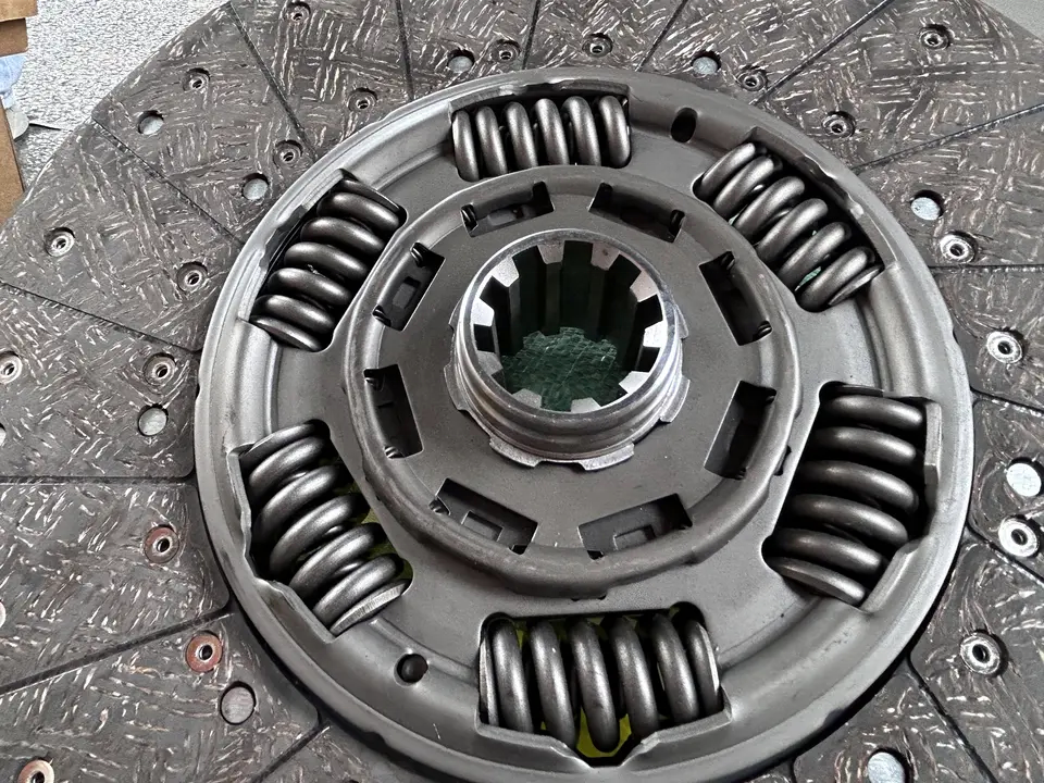 430mm Clutch Kit for Iveco OEM 500371281/500371282/500371283/2996300/2996743/504068265/504068261/504064