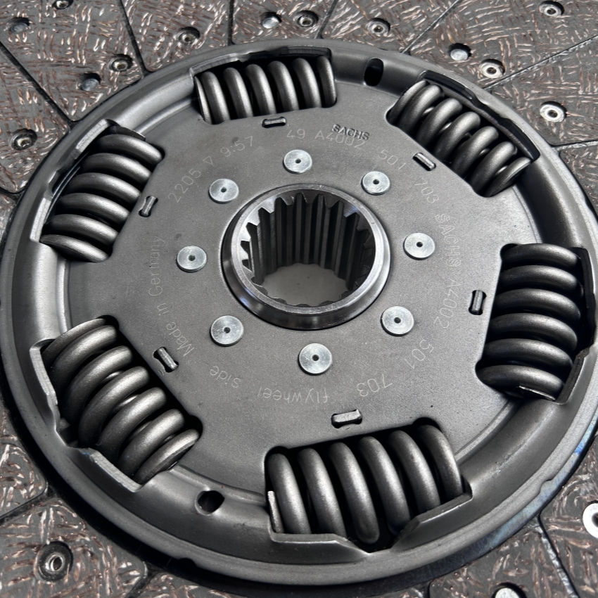 110.16A 18-tooth Clutch Disc A4002 501 703 for IVECO High Durability