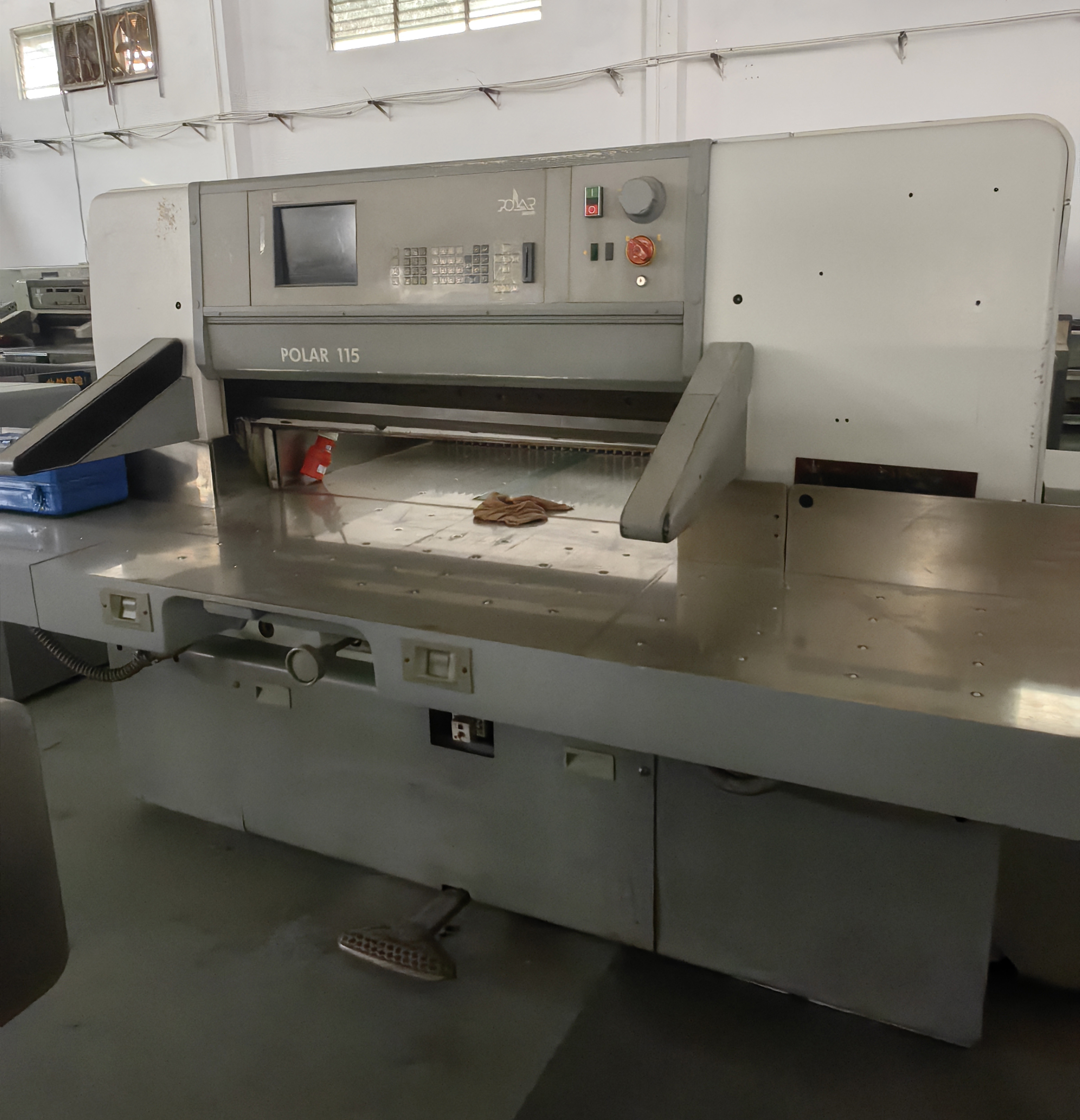 Versatile Construction Works Wind Bead Polar 115 Paper Cutting Machine for Heidelberg