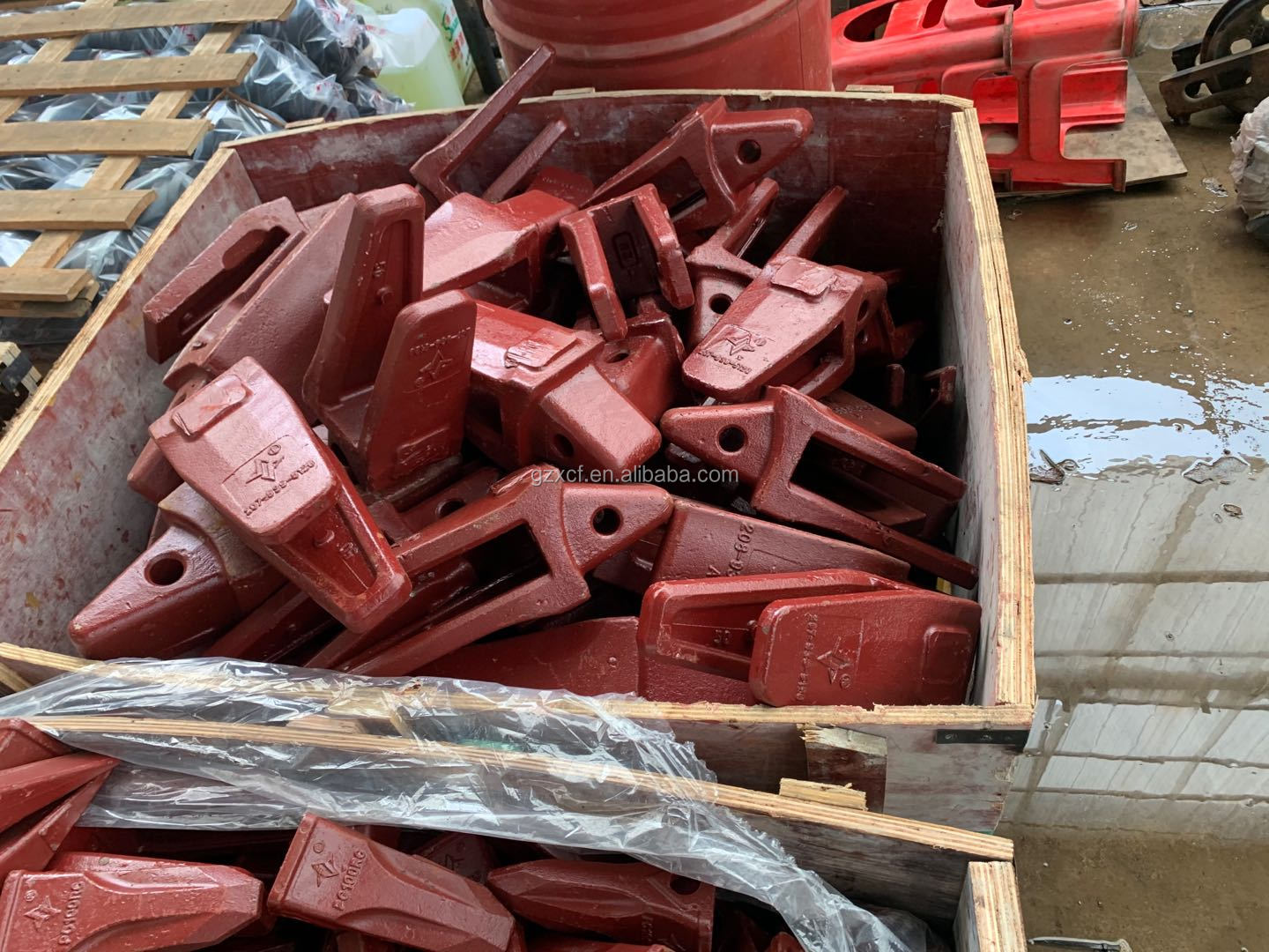 OEM Bucket Tooth Adapter Forged Material Excavator Tooth Pin 20cm Height