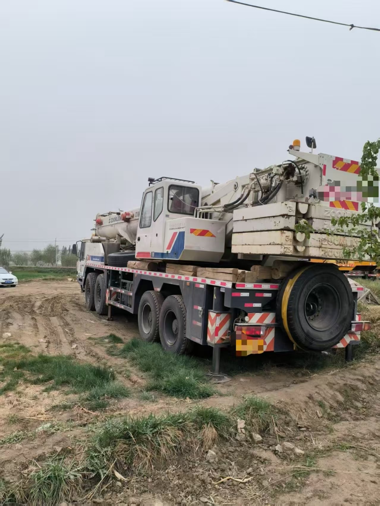 2015 Years Zoomlion Mobile Crane 80 Tons With Five-Arm Crane Jib For Heavy-Duty Construction Projects