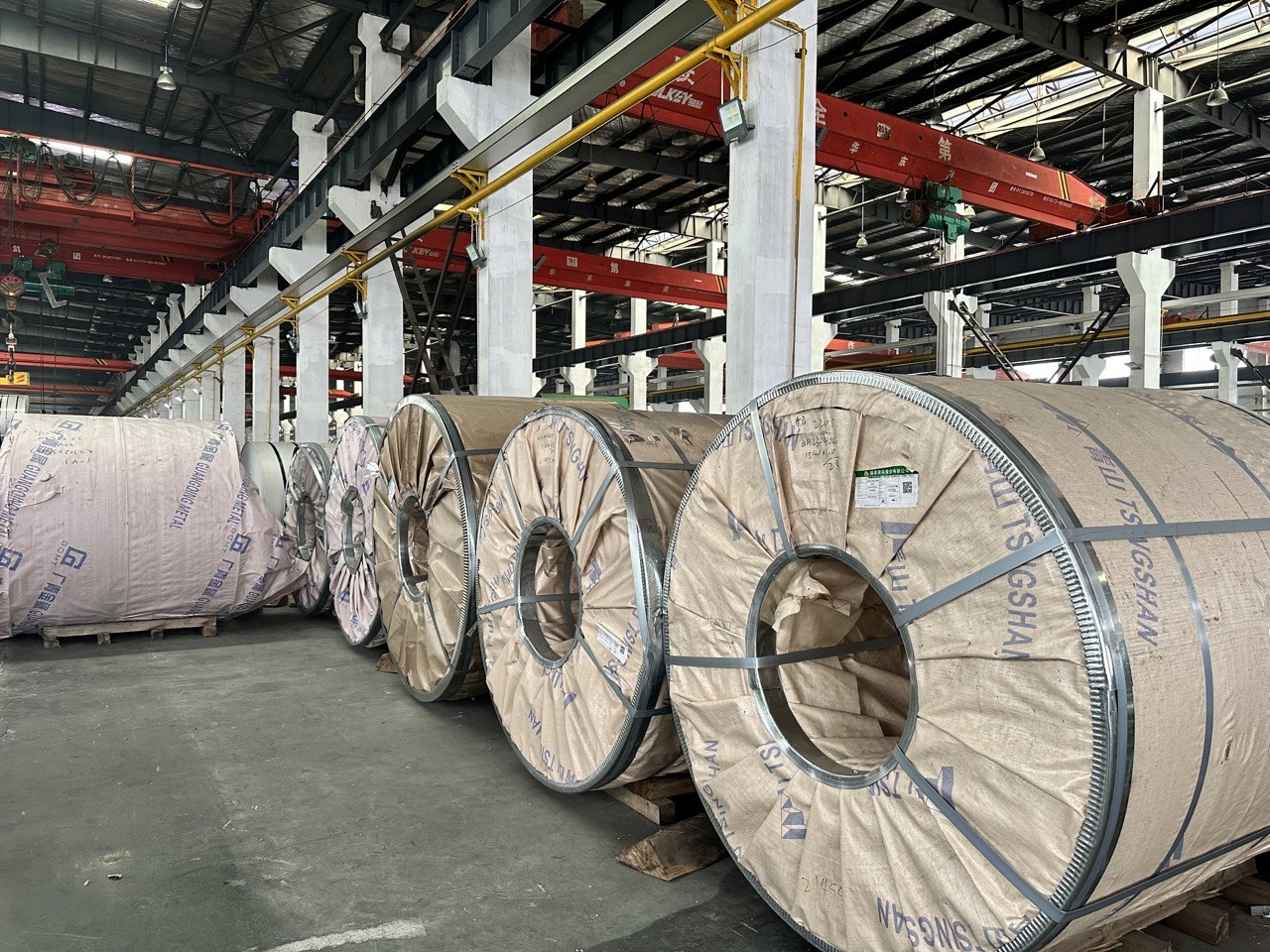 Flexible SS 202 Coil 180mm Versatile 904l Brushed Stainless Steel Strip Customized