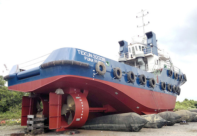 Cylindrical Natural Rubber Marine Airbag For Ship Launching 3 Years Warranty