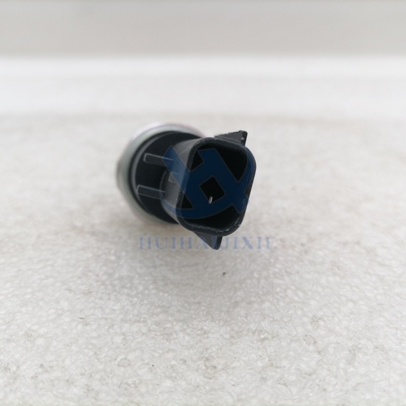 Oil Pressure Switch 4076930 6744-81-4010 for QSB6.7 QSB3.3 PC200-8 PC240-8